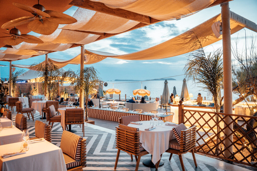 Photo of the Bambino's terrace and its sea view. Elegant Italian restaurants
